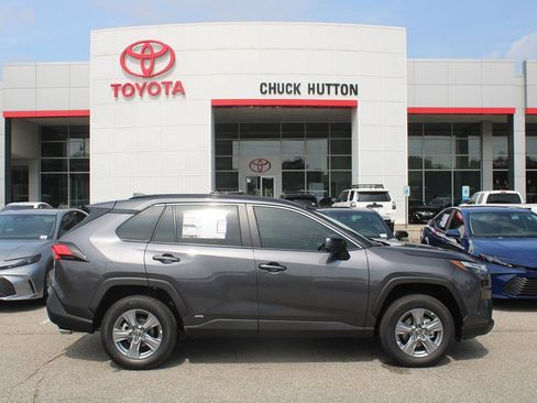 Used 2025 Toyota RAV4 LE AWD/4WD image 1