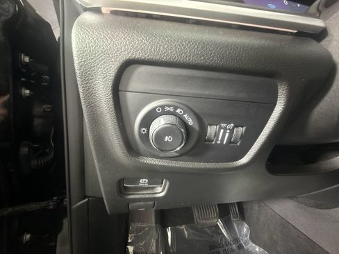 Used 2024 Jeep Grand Cherokee Limited w/ Luxury Tech Group II AWD/4WD image 19