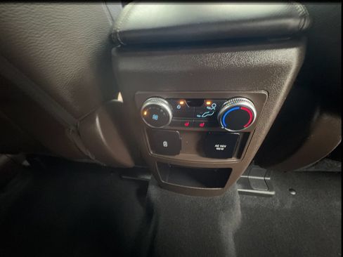 Used 2021 Ford Explorer King Ranch w/ Premium Technology Package RWD image 24