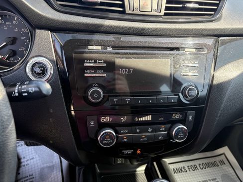 Used 2017 Nissan Rogue Sport SV image 25