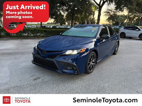 Used 2023 Toyota Camry SE FWD image 1