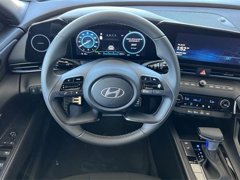 New 2025 Hyundai Elantra SEL image 14