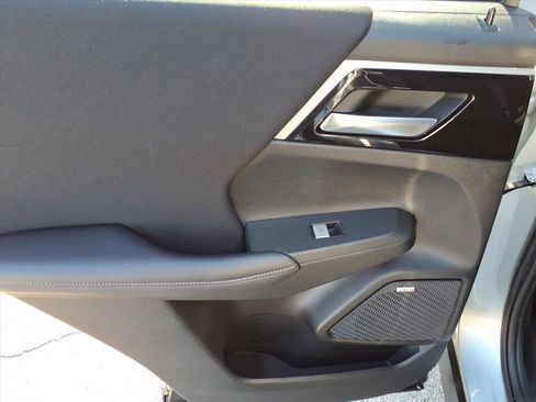 Used 2025 Mitsubishi Outlander ES image 32