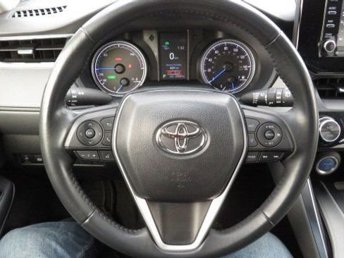 Used 2022 Toyota Venza LE image 20