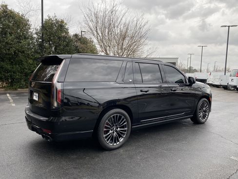 Used 2023 Cadillac Escalade ESV V image 9