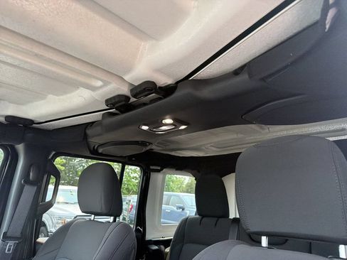 Used 2022 Jeep Wrangler Unlimited Sport AWD/4WD image 27