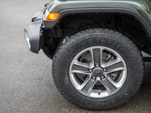 Used 2021 Jeep Wrangler Unlimited Sahara image 9