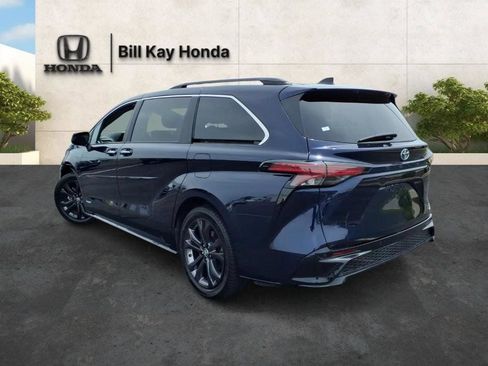 Used 2021 Toyota Sienna XSE w/ XSE Plus Package FWD image 6