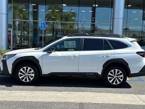 Certified 2025 Subaru Outback Premium AWD/4WD image 9