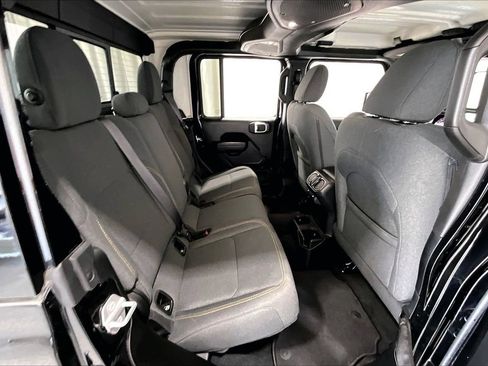 Used 2024 Jeep Gladiator Sport AWD/4WD image 19