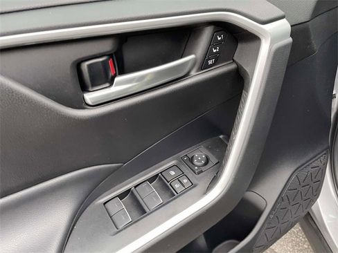 Used 2023 Toyota RAV4 XLE Premium image 19