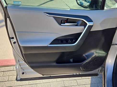 Used 2020 Toyota RAV4 XLE w/ Convenience Package image 13