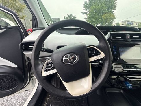 Used 2017 Toyota Prius Two FWD image 18