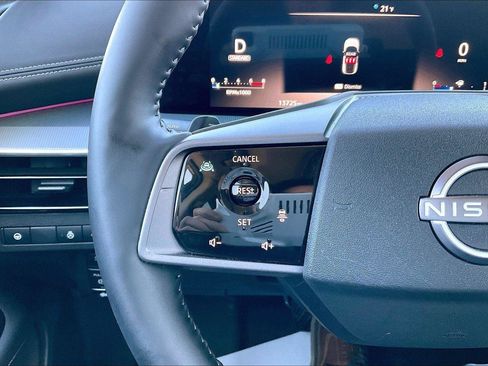 Certified 2025 Nissan Murano SL image 18