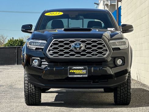 Used 2023 Toyota Tacoma TRD Sport w/ Black Out Package (TMS) image 9