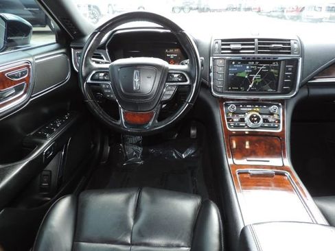 Used 2018 Lincoln Continental Select image 21