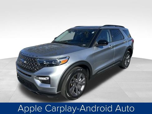 Used 2022 Ford Explorer XLT w/ Equipment Group 202A image 13