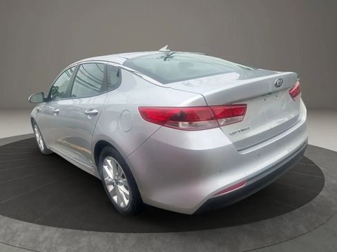 Used 2018 Kia Optima LX w/ 17" Alloy Wheels Package FWD image 7