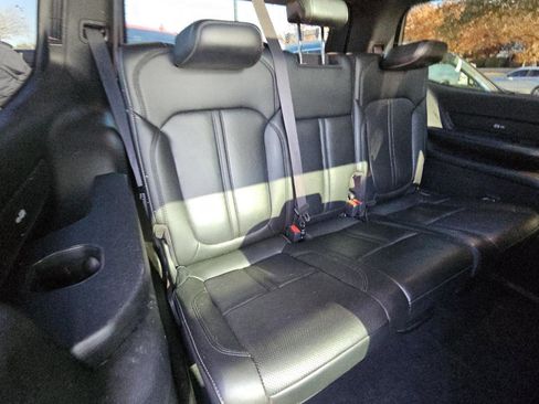 Used 2023 Jeep Wagoneer 4WD w/ Premium Group I image 10