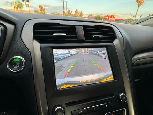 Used 2017 Ford Fusion SE w/ Fusion SE Technology Package image 26