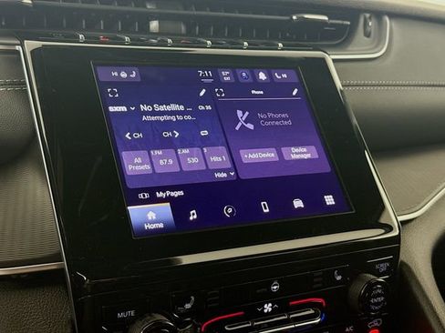 New 2025 Jeep Grand Cherokee Altitude image 14