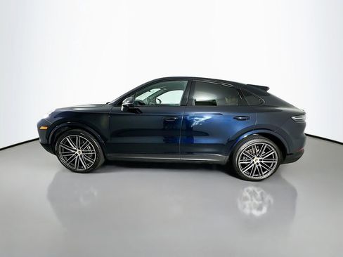 Used 2023 Porsche Cayenne Platinum Edition image 2