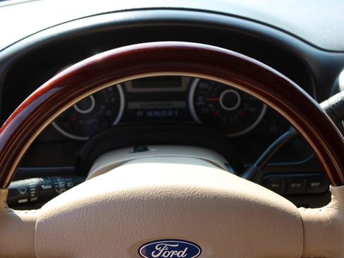 Used 2005 Ford Expedition Limited RWD image 9