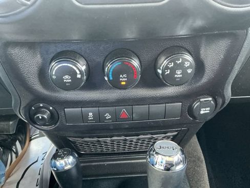 Used 2018 Jeep Wrangler Unlimited Sport S AWD/4WD image 17