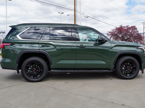 Certified 2023 Toyota Sequoia SR5 AWD/4WD image 9