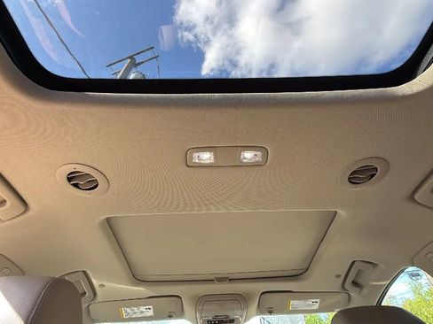 Used 2019 Buick Enclave Essence AWD/4WD image 31
