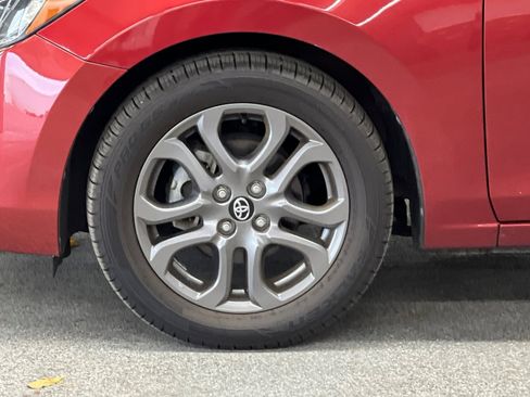 Used 2020 Toyota Yaris XLE image 24