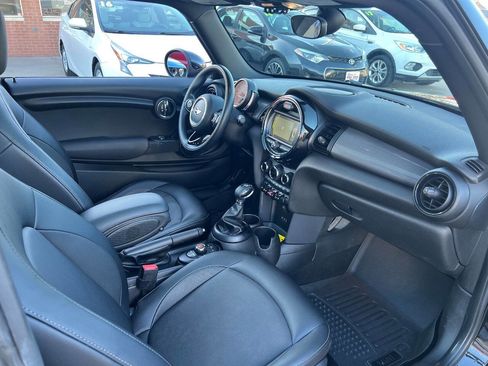 Used 2018 MINI Cooper 2-Door Hardtop image 19