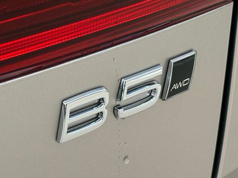 New 2026 Volvo XC60 B5 Plus w/ Protection Package Premier image 7