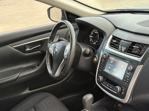 Used 2017 Nissan Altima 2.5 SV w/ Convenience Package image 34