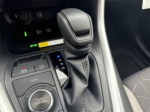 Used 2025 Toyota RAV4 XLE image 20