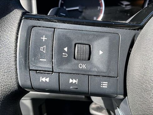 Used 2023 Nissan Rogue SV image 10