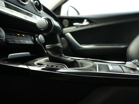 Used 2019 Kia Stinger Premium RWD image 37