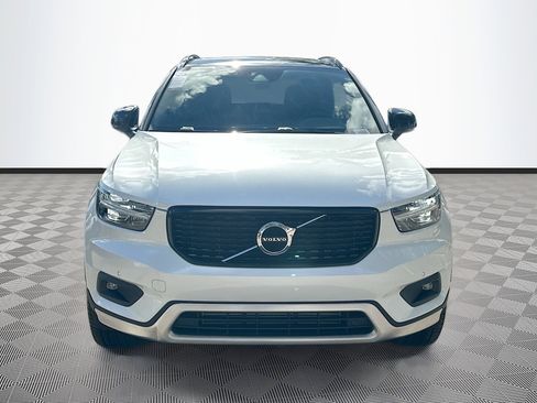 Used 2021 Volvo XC40 T4 R-Design image 2