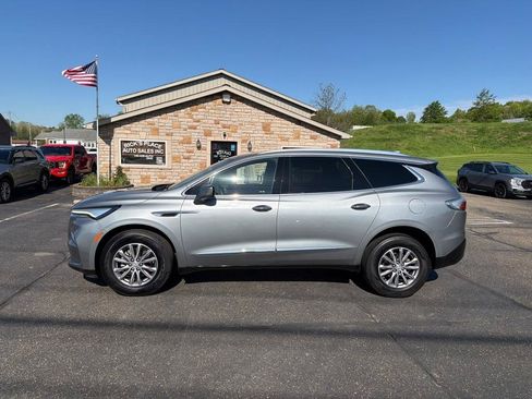 Used 2023 Buick Enclave Essence AWD/4WD image 2