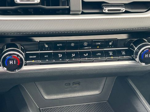 New 2026 Chevrolet Equinox LT image 18