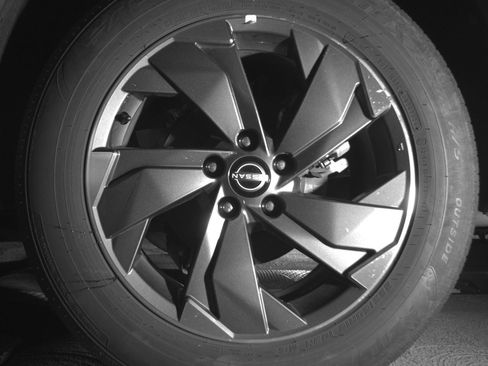 Used 2025 Nissan Rogue SV image 14