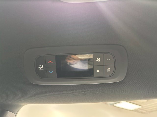 Used 2025 Chrysler Pacifica Select FWD image 31