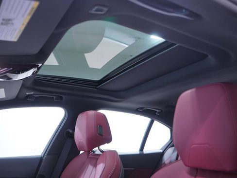 Used 2025 BMW 530i image 8