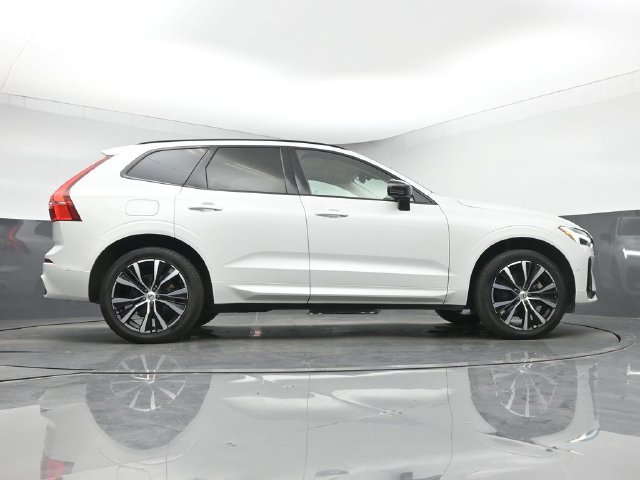 Used 2024 Volvo XC60 B5 Plus AWD/4WD image 17