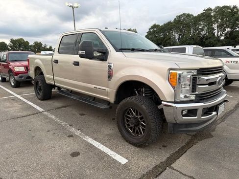 Used 2017 Ford F250 XLT w/ XLT Value Package AWD/4WD image 3