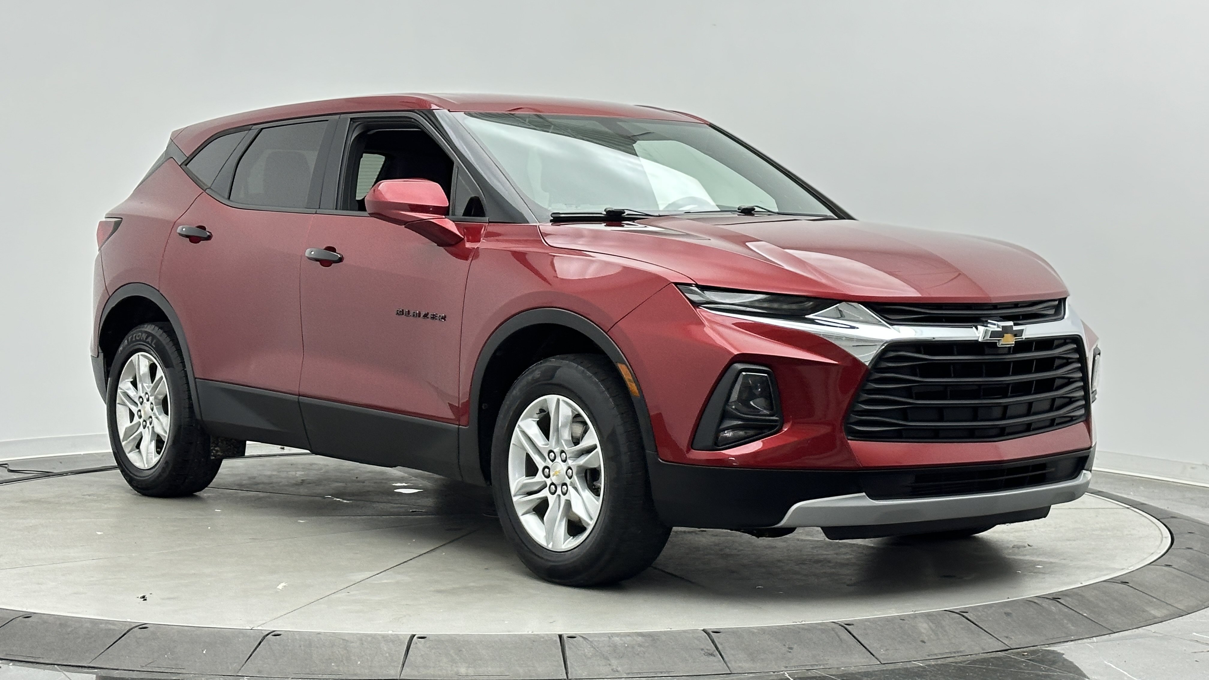 Used 2021 Chevrolet Blazer LT FWD image 3