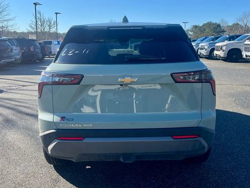 New 2026 Chevrolet Equinox LT w/ Convenience Package II AWD/4WD image 4