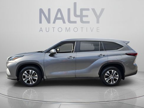 Used 2026 Toyota Highlander XLE AWD/4WD image 2