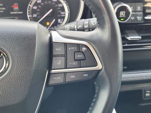 Used 2022 Toyota Highlander XSE image 11