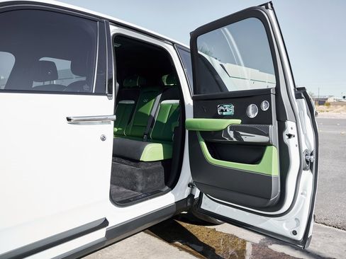 Used 2023 Rolls-Royce Cullinan Black Badge w/ Driver's Package image 29